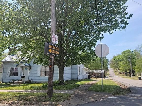 3rd image of 709 Walnut St