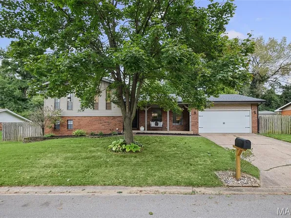 69 Glendale Dr, Glen Carbon, IL 62034