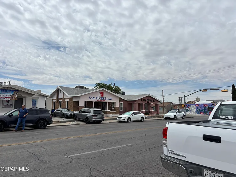 3004 E Yandell Dr — Photo 4