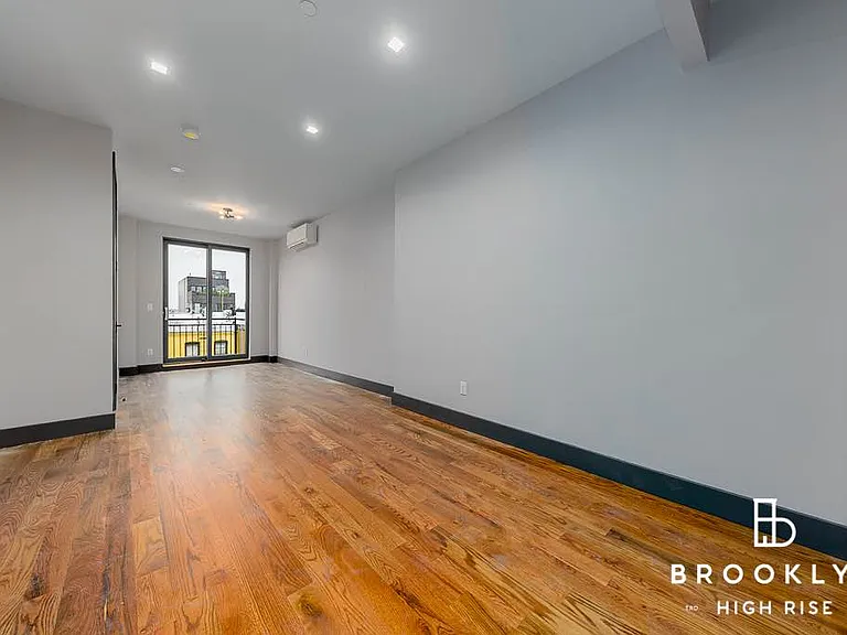 1461 Gates Ave #4E — Photo 9
