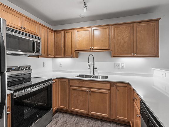 2nd image of 500 W Franklin Ave #1103
