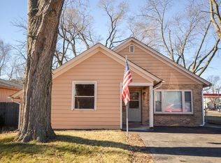 52 N Alfred Ave, Elgin, IL 60123