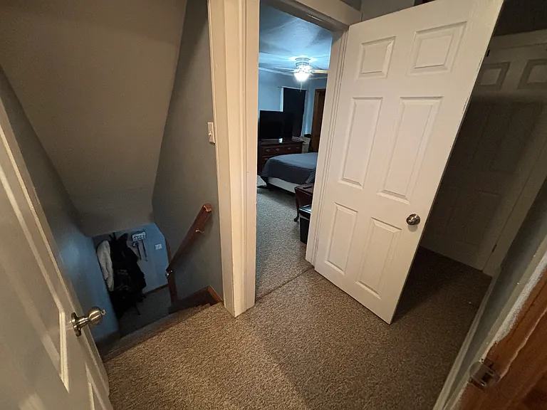 137 E Elm St — Photo 12