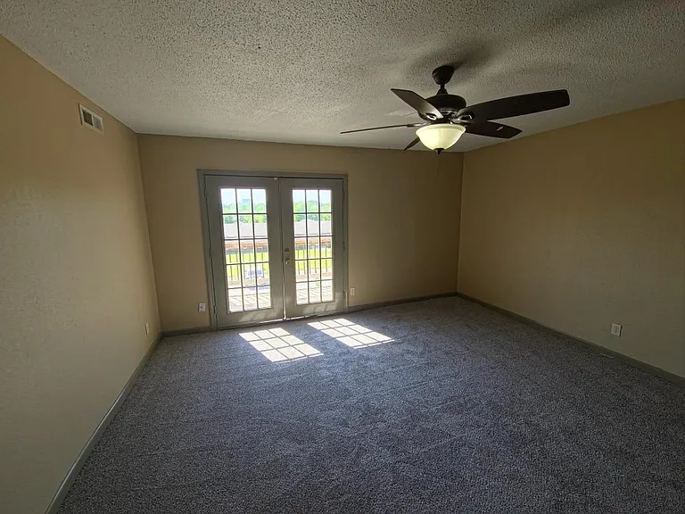 300 E Windsor Rd #123 — Photo 7