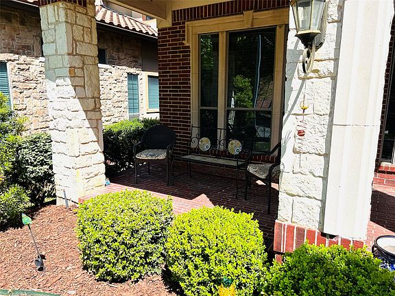 4th image of 2219 Longview Rd