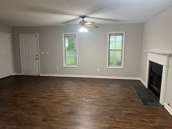 3rd image of 423 Ivy Crest Dr