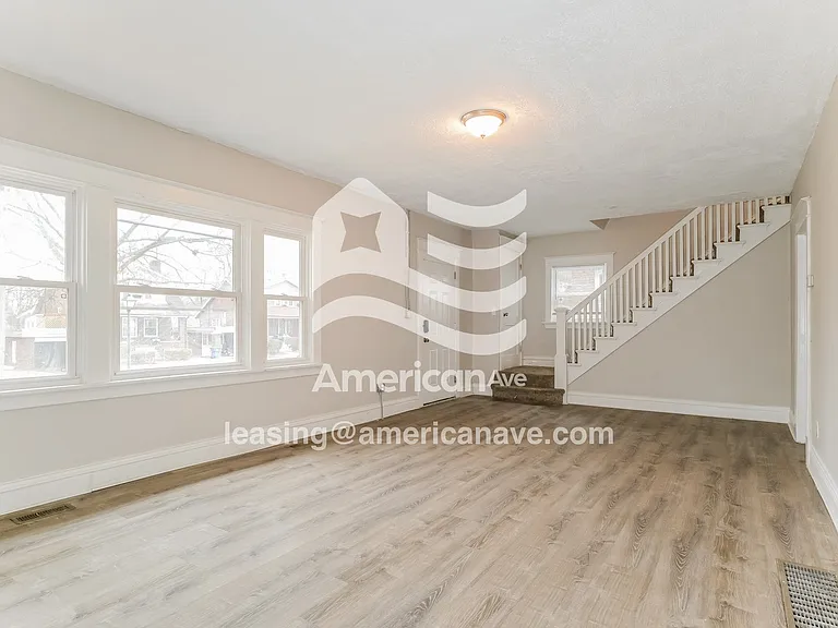 128527_004_living_room_14303383.jpg