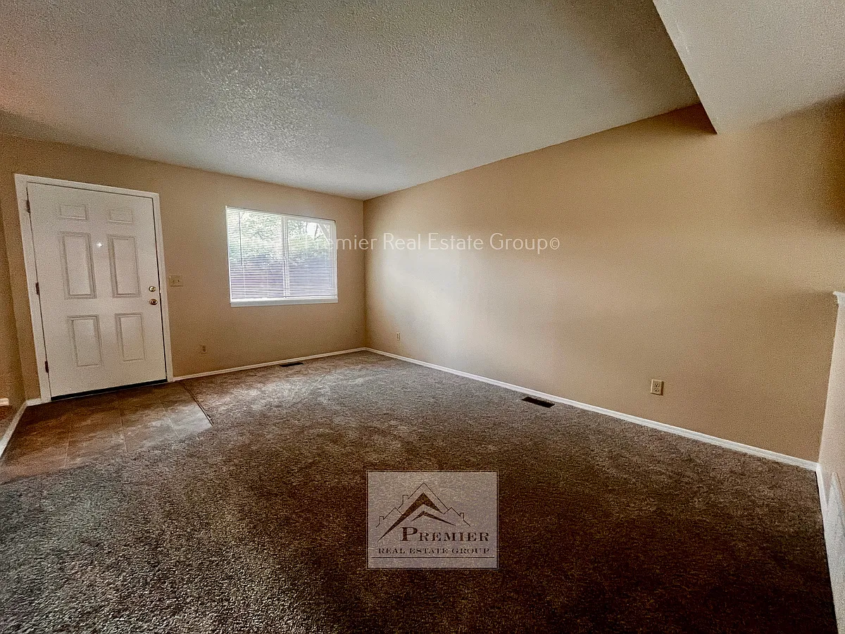 Building Photo - 1751 Shenandoah Dr #B