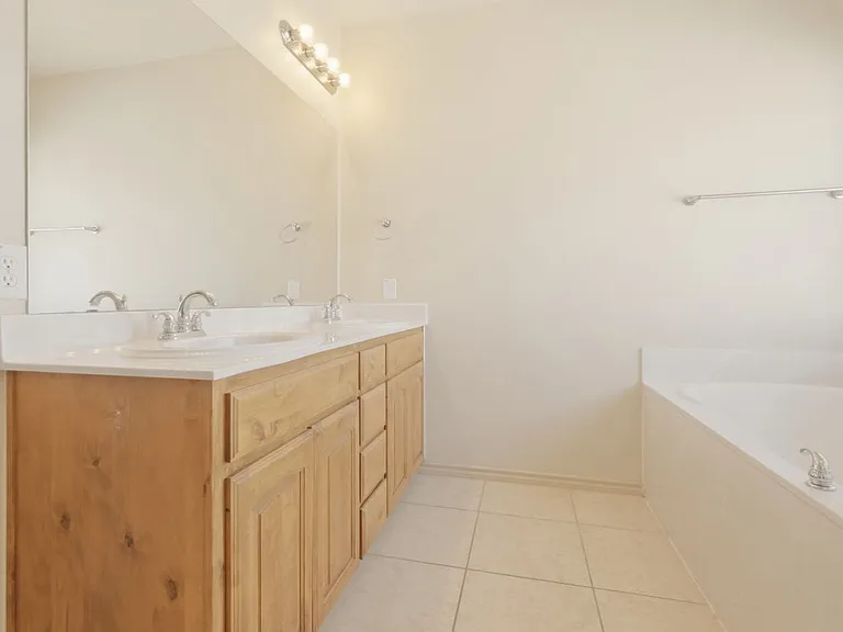 2016 Priscella Dr — Photo 6