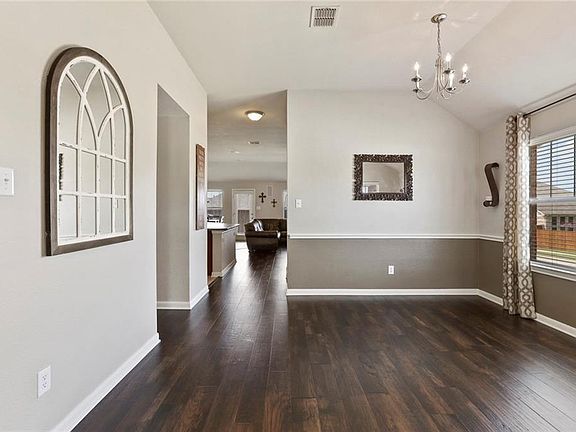 4th image of 2700 Leisure Ln
