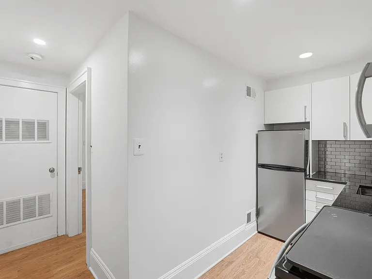 603 A St SE #B — Photo 11