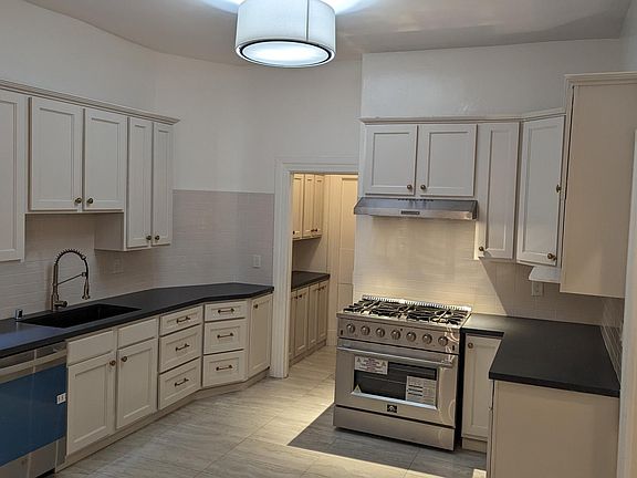 2nd image of 917 Haight St #915
