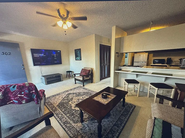 33 Hualalai St #302 — Photo 2