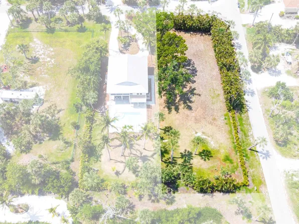 13460 Coral Dr, Fort Myers, FL 33908