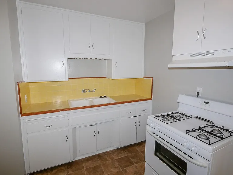 2924-2932 Suncrest Dr — Photo 10