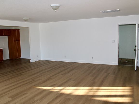 4th image of 2774 Laurel Pl #B