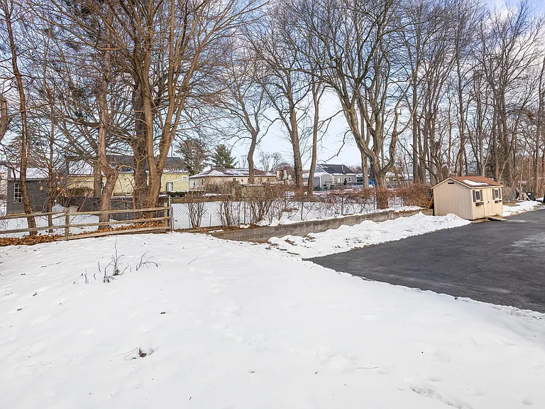 8 Warwick Ave #A — Photo 28