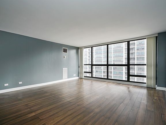 3rd image of 1540 N La Salle St #902