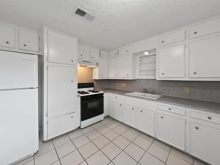 418 Texas St — Photo 18