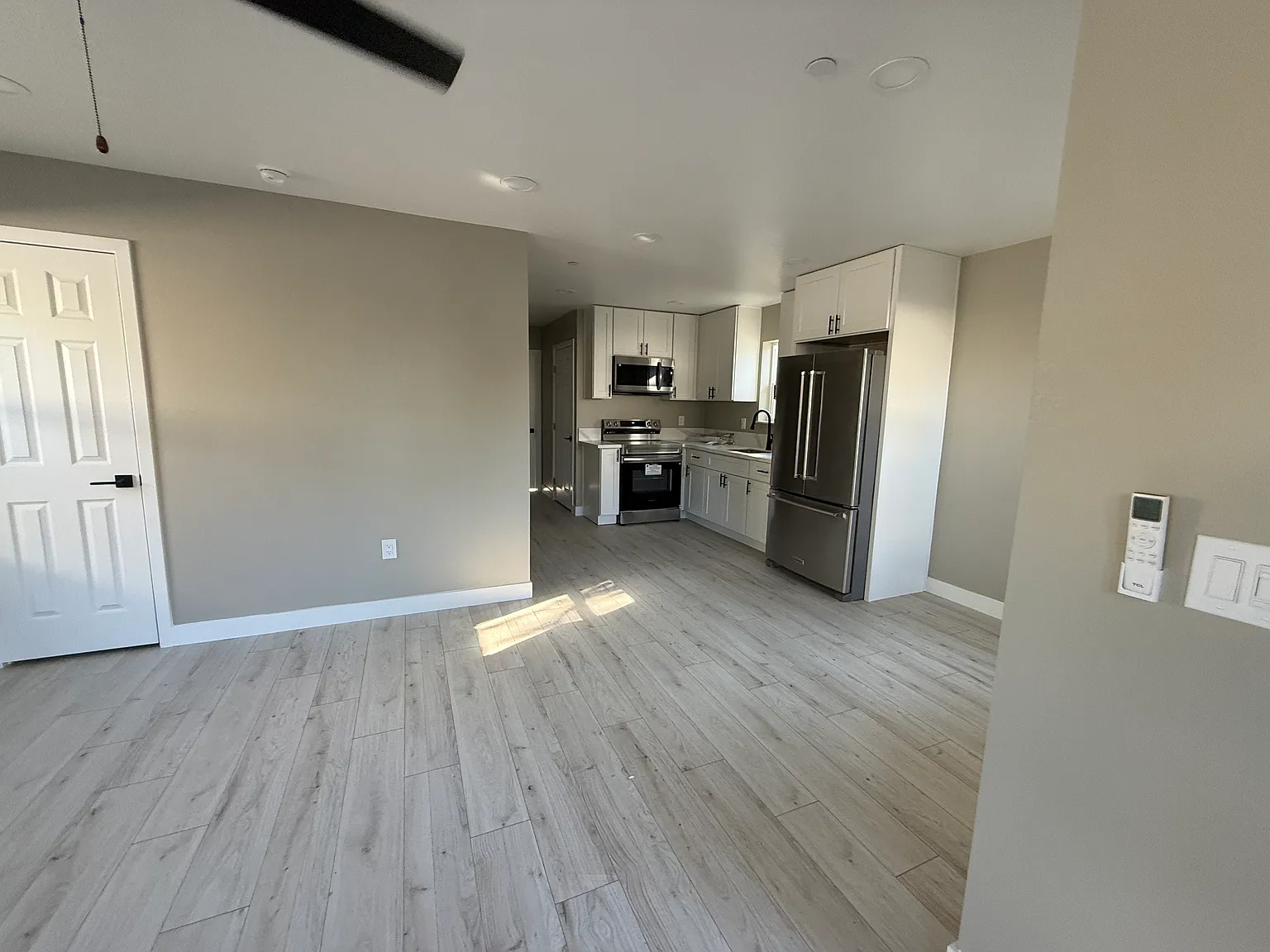 2 bed, 750 sqft, $2,050 — Photo 2