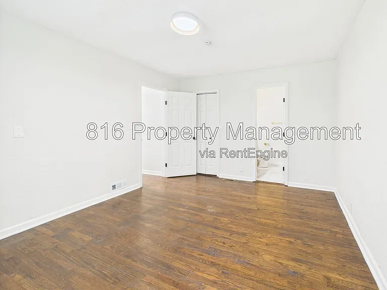 8404 E 47th Ter — Photo 27