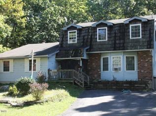 2102 Woodland Ct, Pocono Summit, PA 18346