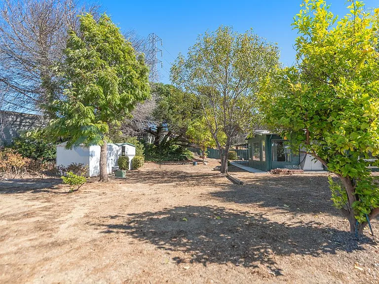 16 Tasco Ct — Photo 32