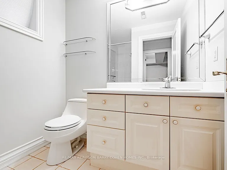 8 York Rd — Photo 37