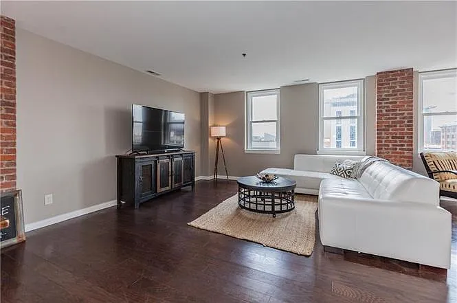 110 E Washington St #601 — Photo 5