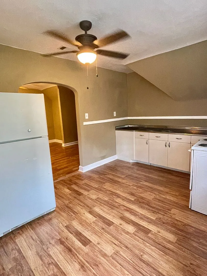 Renovated 2 Bedroom, 1 Bathroom Apartment — Photo 4