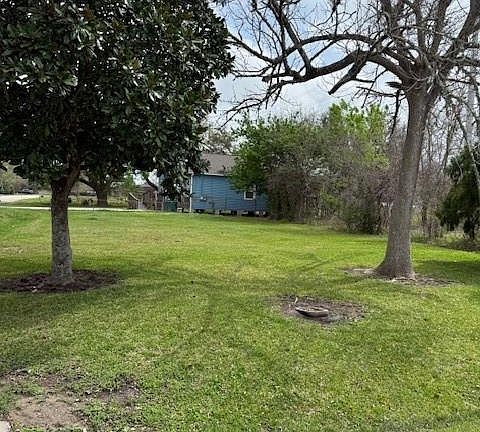 2nd image of 1021 Lake Rd