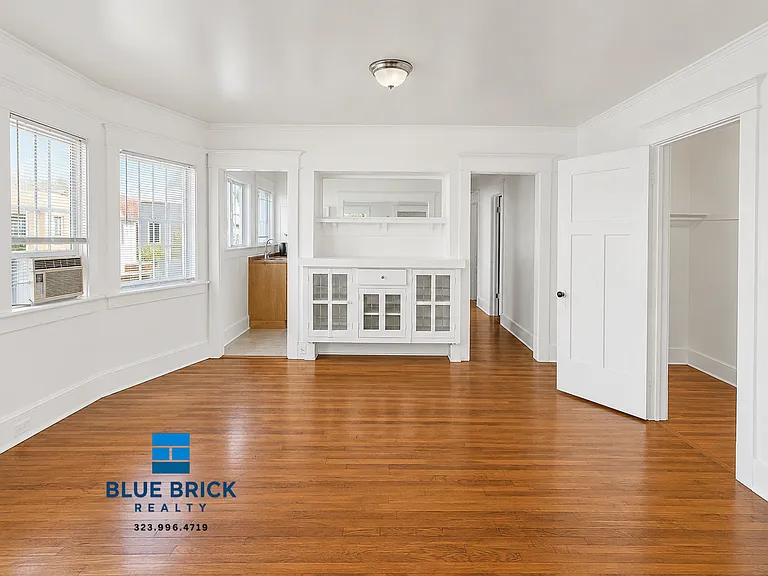 3510 White House Pl #3510 — Photo 1