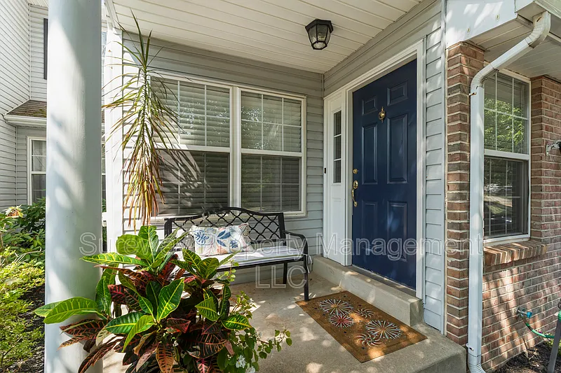 3 bed, 2.0 bath, 1994 sqft, $3,000 — Photo 3