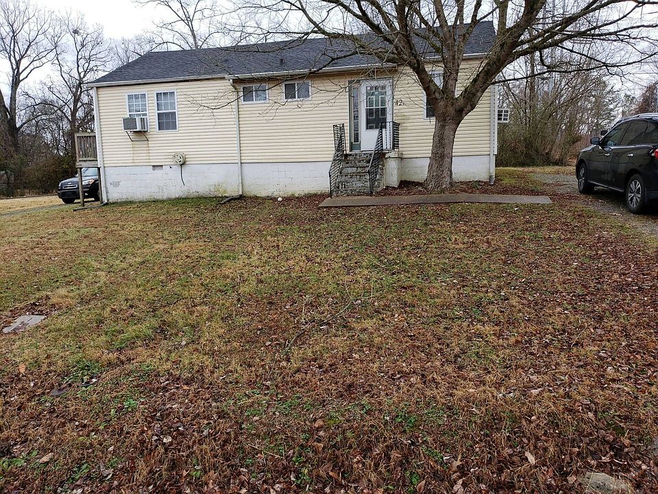 1st image of 42 Chestnut Dr APT A