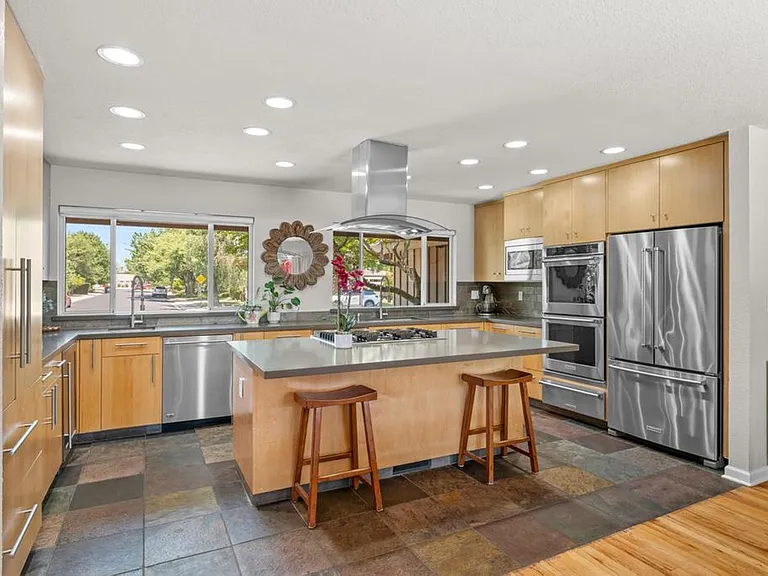510 Northgate Dr — Photo 15