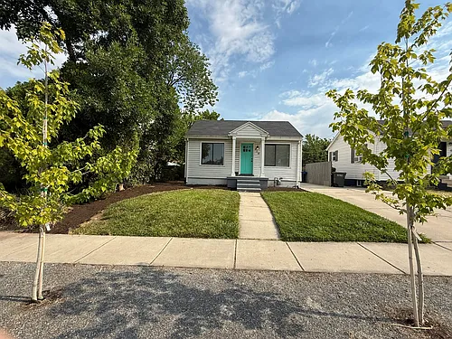 909 E Crandall Ave Photo 1