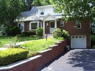 12 Sunrise Ter, New Windsor, NY 12553