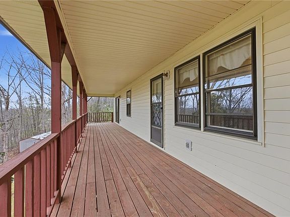 3rd image of 143 Copperhead Rd