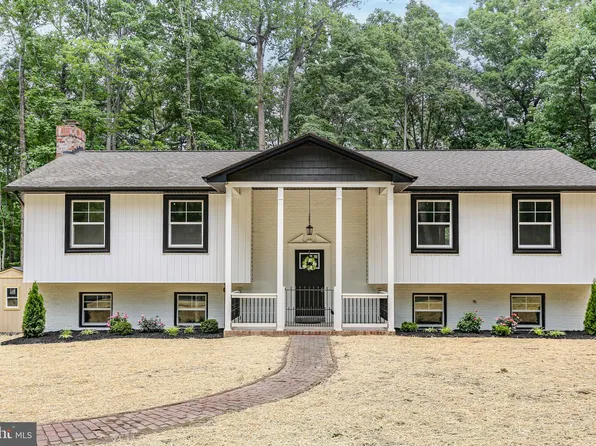 211 Hardwood Ln, Fredericksburg, VA 22408