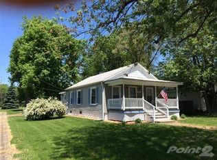 201 Poplar St, Three Oaks, MI 49128