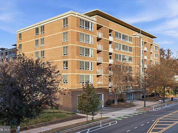 2nd image of 355 I St SW #310S