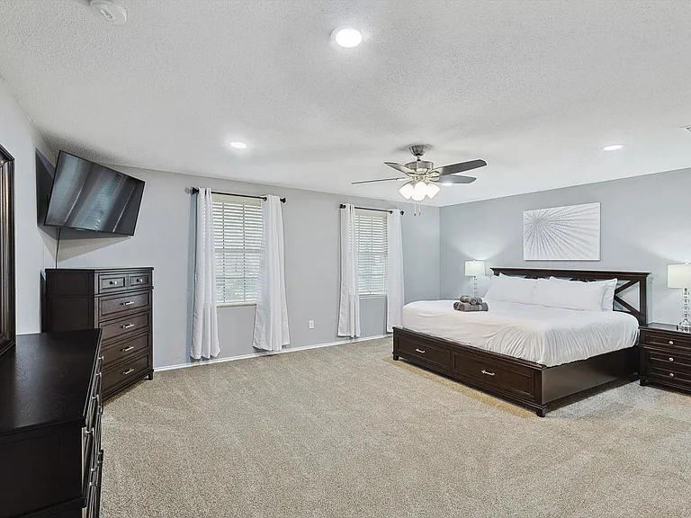 2136 Dayton Ln — Photo 16