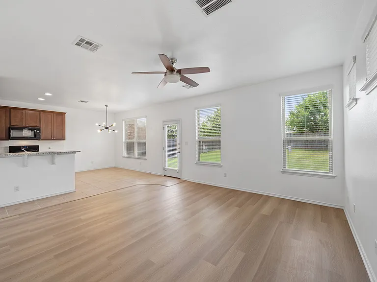 1026 Chad Loop — Photo 14
