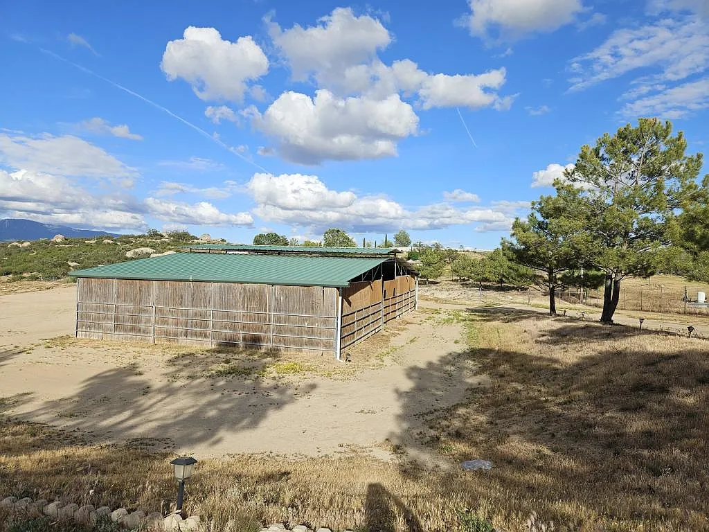 Building Photo - 41550 Saddleback Dr