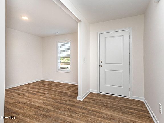 5th image of 142 Boston River Drive