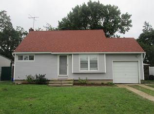340 37th St, Lindenhurst, NY 11757