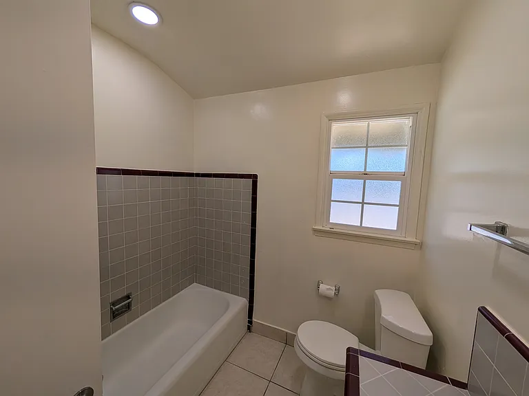 469 E Bonita Ave — Photo 8