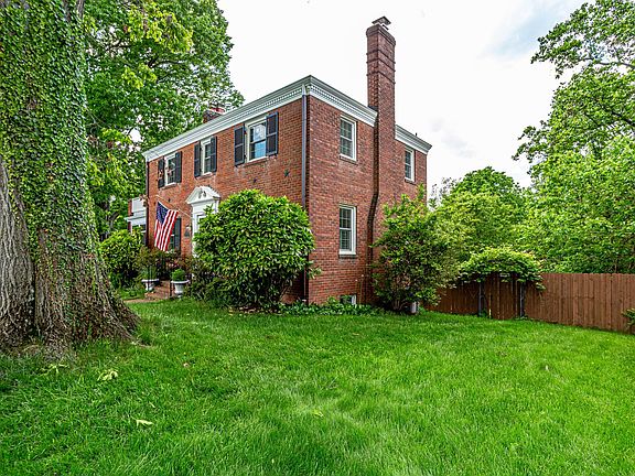 4th image of 609 Upland Pl