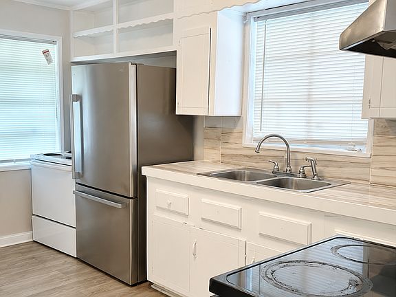 2nd image of 2677 Shannon St