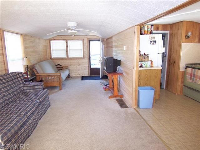 2nd image of 93076 Lakeshore Dr